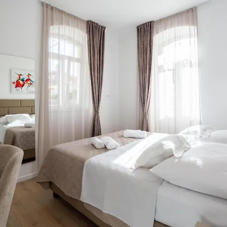 3 Bedroom Gorgeous In سبليت