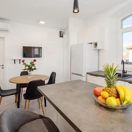 Gorgeous In With Kitchen * Split