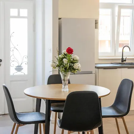 Gorgeous In With Kitchen Apartment *