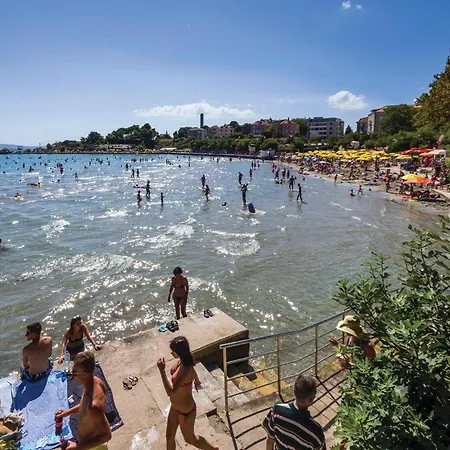 3 Bedroom Gorgeous In Apartament Split