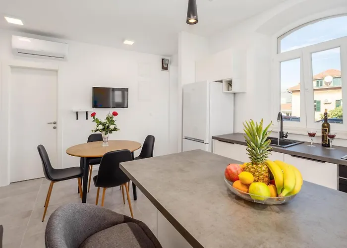 3 Bedroom Gorgeous In * Split